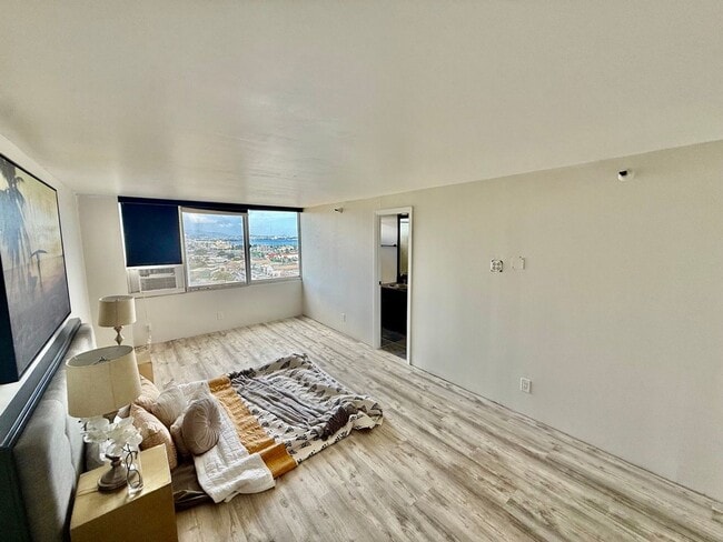 Building Photo - Century Park Plaza/2BR/2BA/2PK