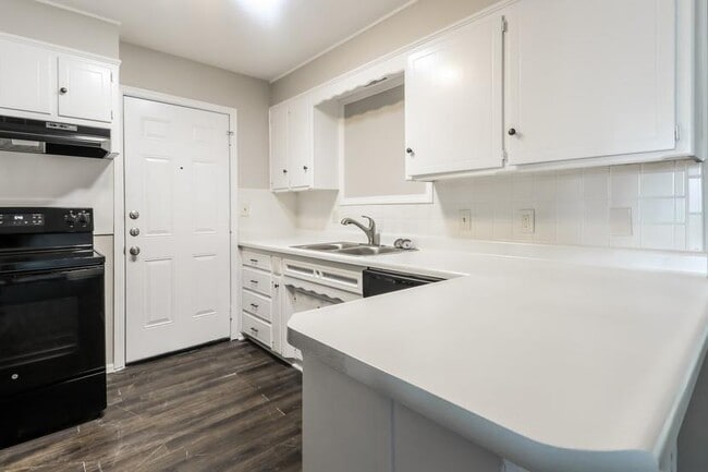 Building Photo - 1703 Fedderson Dr