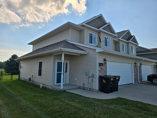 Building Photo - 901 Coffie Farm Rd