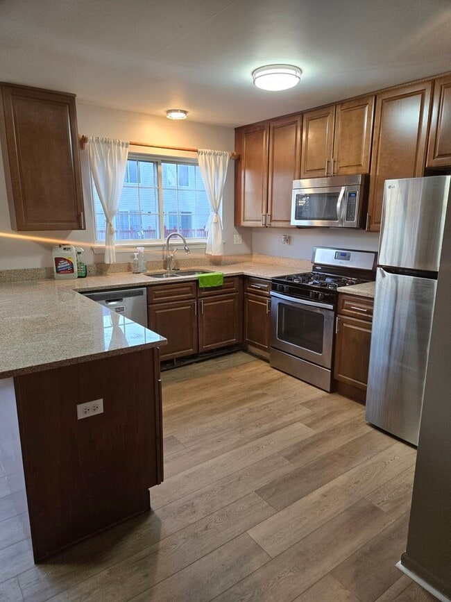 Building Photo - 647 Georgian Ct