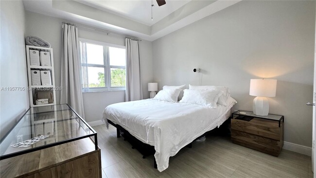 Building Photo - 20000 E Country Club Dr