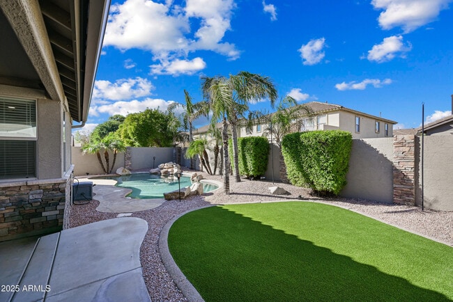 Building Photo - 3156 E Country Shadows St