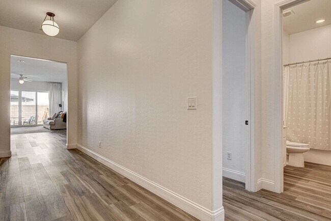 Building Photo - BEAUTIFUL 3 BED 2 BATH IN GATED MOUNTAINS ...