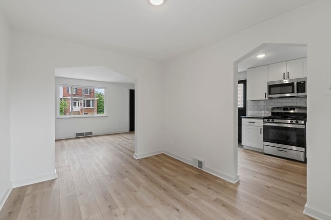 Building Photo - READY FOR MOVE IN! Fully RENOVATED 2-bedroom in Carrick!