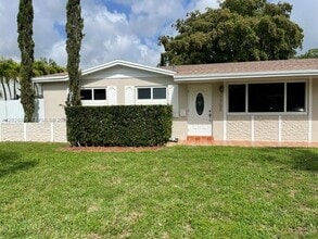 Building Photo - 7700 SW 137th Ct