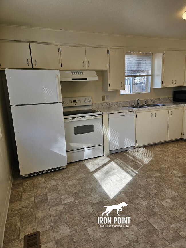 Building Photo - North Boise Duplex w/2 beds, 1bath, W/D, a...