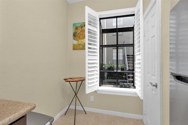 Building Photo - 2700 Revere St