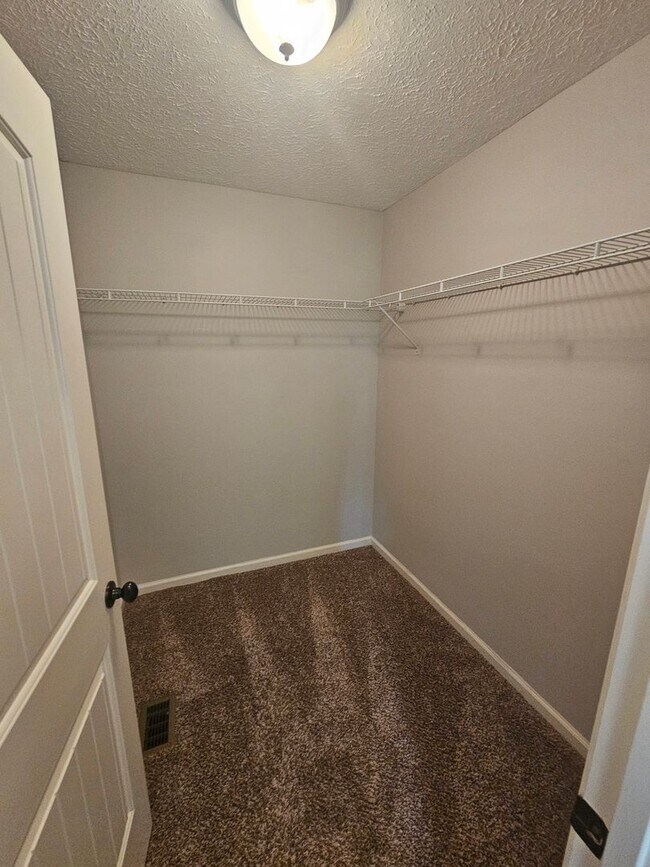 Building Photo - Modern 3Bed/2.5-Ba Townhome in PCB – Resor...