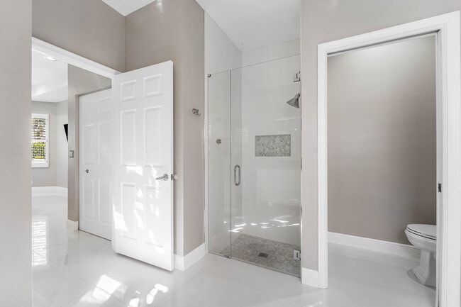 Building Photo - 121 Palm Cir