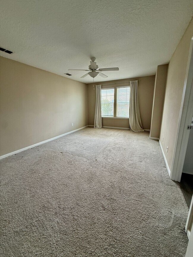Building Photo - 12803 Josslyn Ln