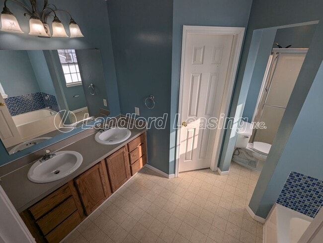Building Photo - 35330 Oxford Ct