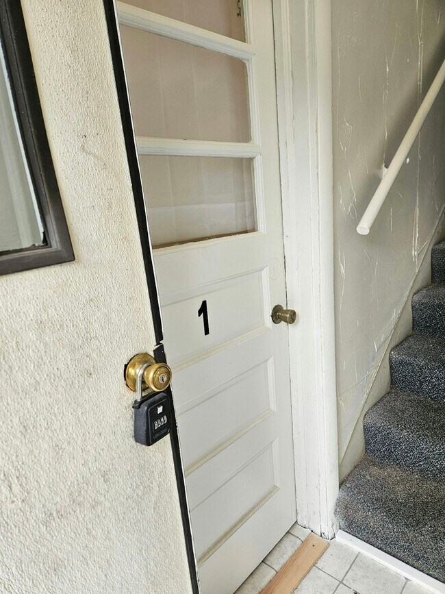 Building Photo - 602 E Long Ave