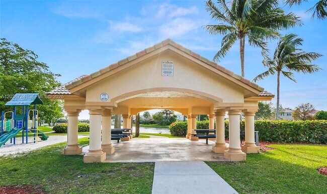 Building Photo - 677 NW 170th Terrace