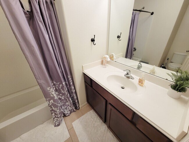 Building Photo - BEAUTIFUL LARGE 1 STORY 3 BEDROOM 2 BATH H...