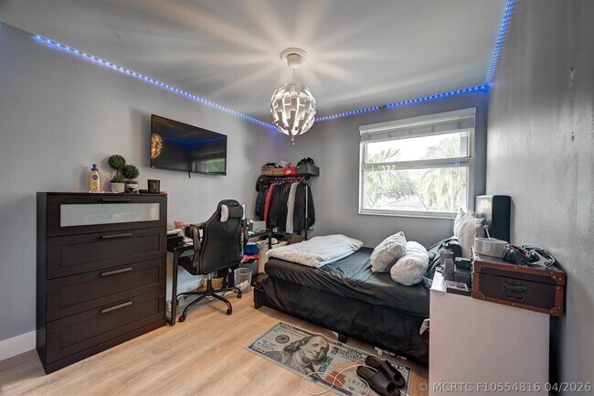 Building Photo - 9581 NW 9th Ct