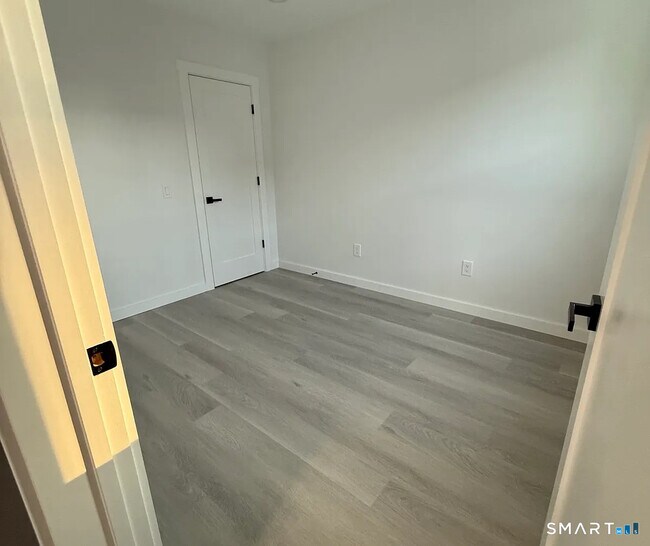 Building Photo - 69 Whitfield St