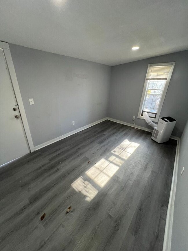 Building Photo - Spacious 5-Bedroom Home with Enclosed Porc...