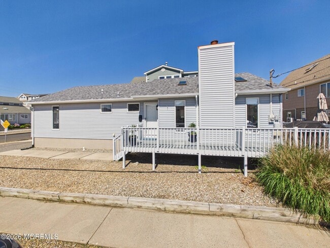 Building Photo - 207 4th Ave