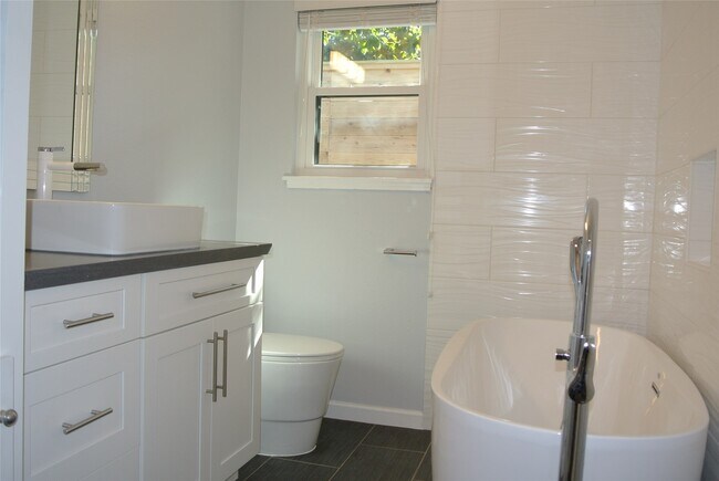 Building Photo - 7911 Greenbush St