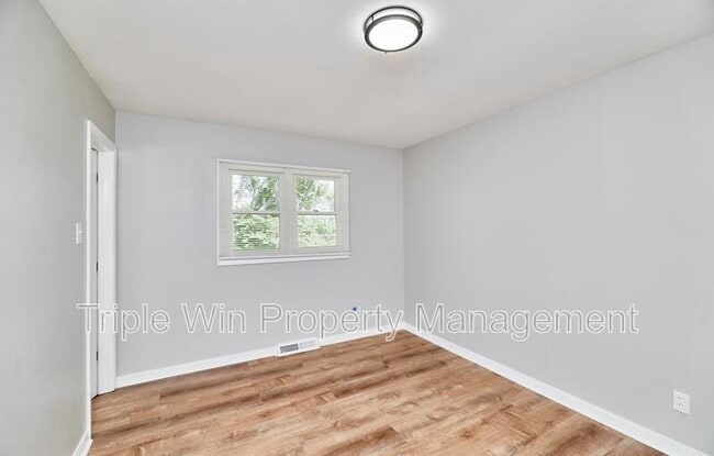 Building Photo - 10531 Fabick Dr