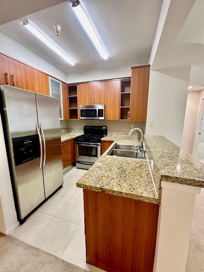 Building Photo - 620 S Gramercy Pl