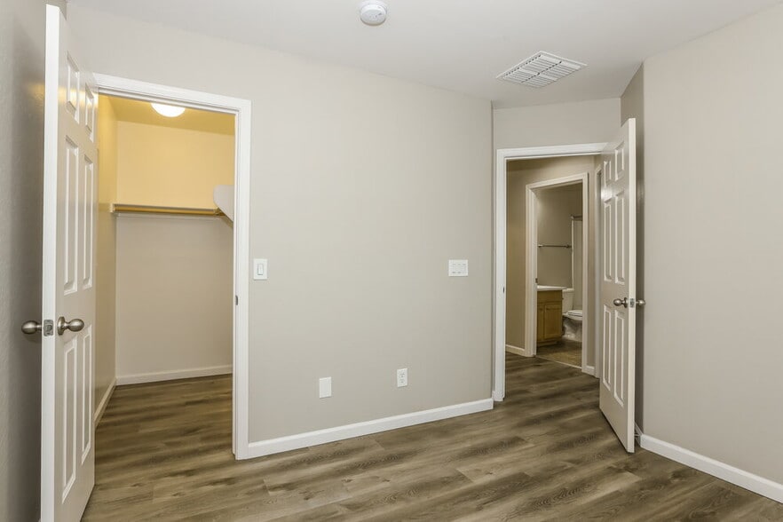 Building Photo - 407 N Ranger Ct