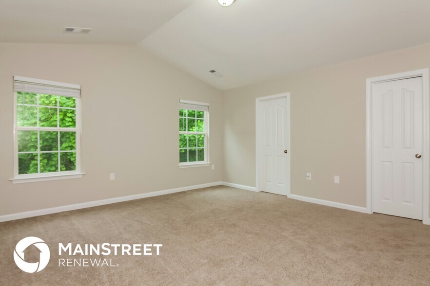 Building Photo - 544 River View Dr