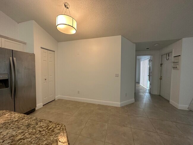 Building Photo - 5365 Eagle Lake Dr