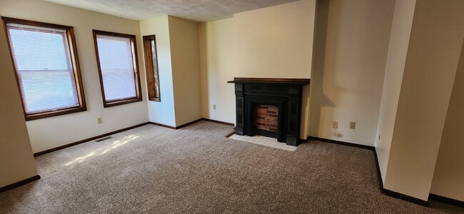 Building Photo - 114 King Ave