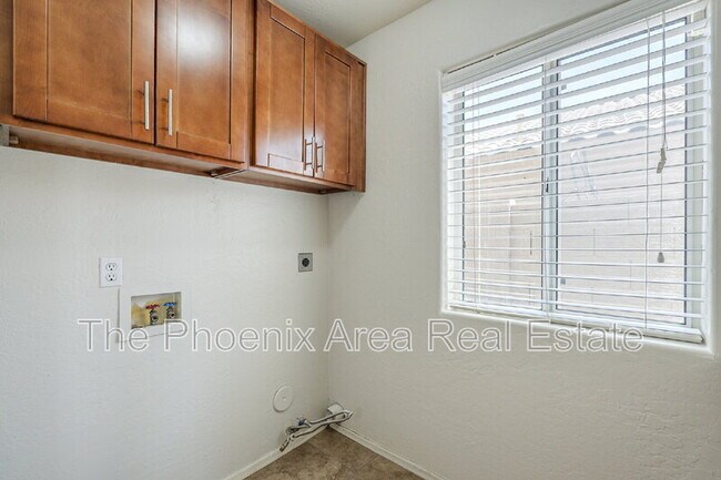Building Photo - 1441 W Shellfish Dr