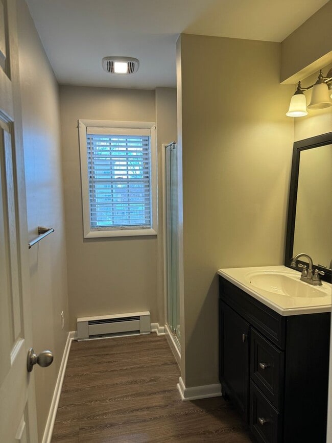 Building Photo - 400 Front St