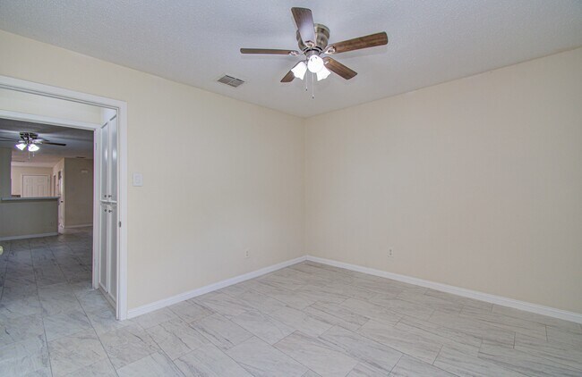 Building Photo - 8820 Bissonnet St
