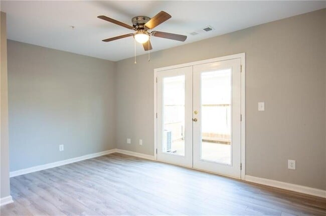 Building Photo - 3241 Turner St
