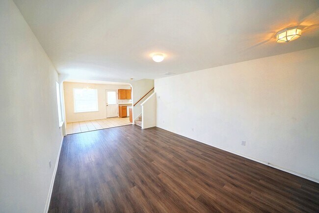 Building Photo - Lovely Home in Gated Universal City Neighb...