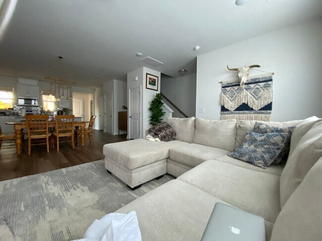 Building Photo - 103 Winding River Dr