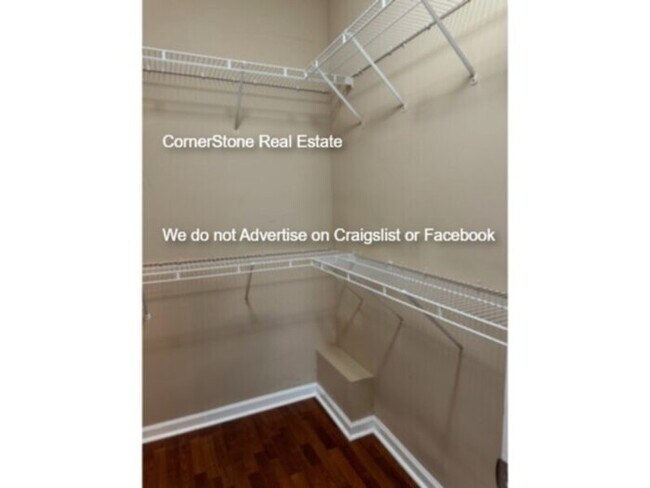 Building Photo - 106 Van Buren Dr