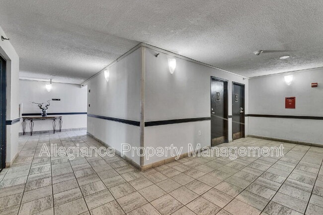 Building Photo - 1001 N Randolph St