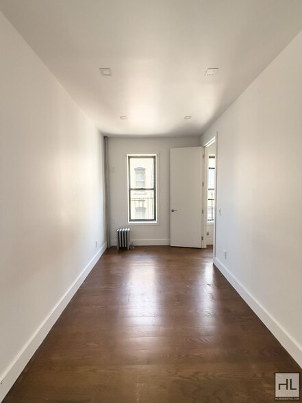 Building Photo - EASTERN PARKWAY / Spacious 1-Bedroom 1-Bat...