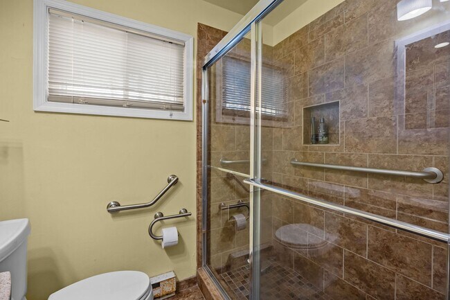 Building Photo - Quiet 3-Bedroom Home with Spacious Garage – Convenient Chesapeake Location