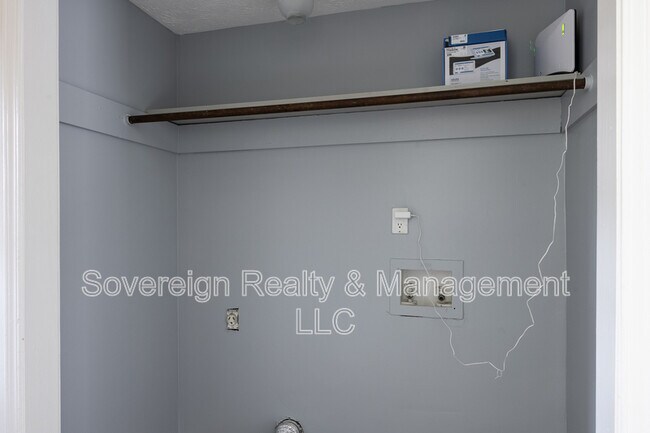 Building Photo - 582 Downing St