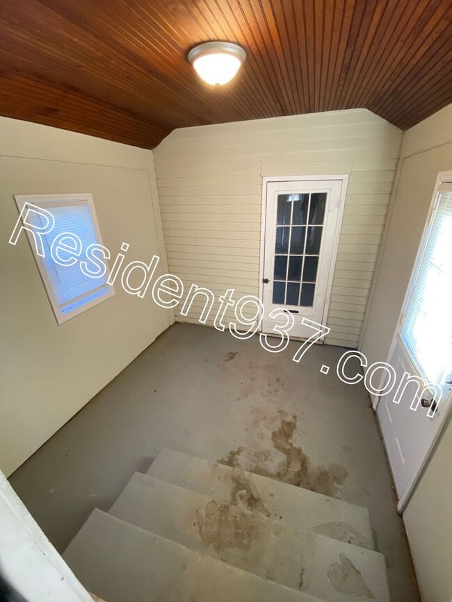 Building Photo - 2 Bed 1 bath home