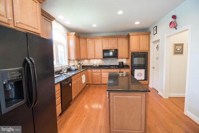 Building Photo - 24676 Broad Creek Dr