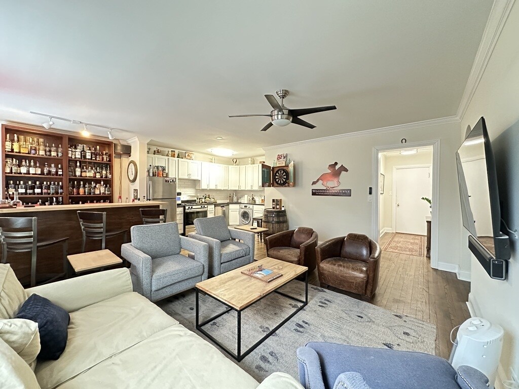 Building Photo - 912 Green Bay Rd