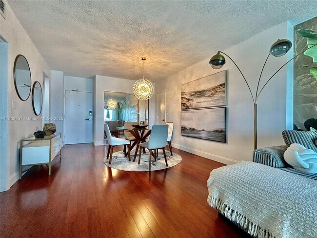 Building Photo - 300 Bayview Dr