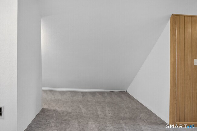 Building Photo - 95 Parrott Ave