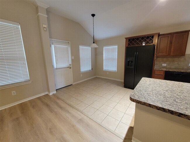 Building Photo - 15126 Summer Sunset Dr