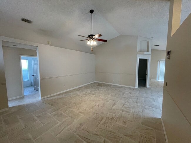 Building Photo - 3 Bedroom/2 Bathroom Single Family Home