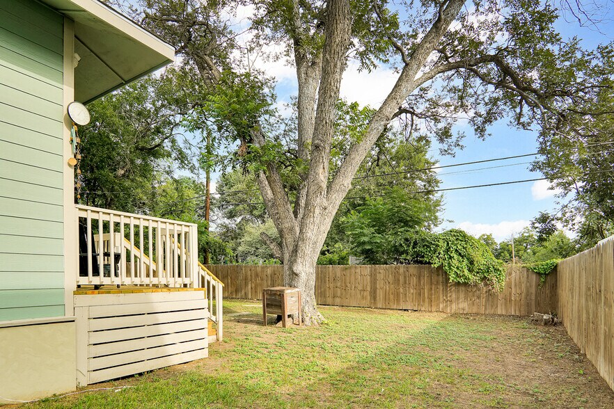 Building Photo - 1038 W Mistletoe Ave