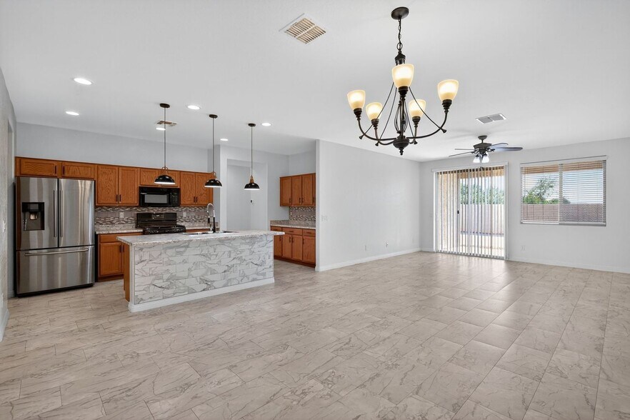 Building Photo - 18233 W Pueblo Ave