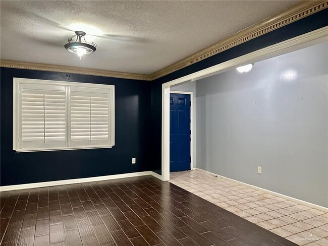Building Photo - 1518 Redbud Ave